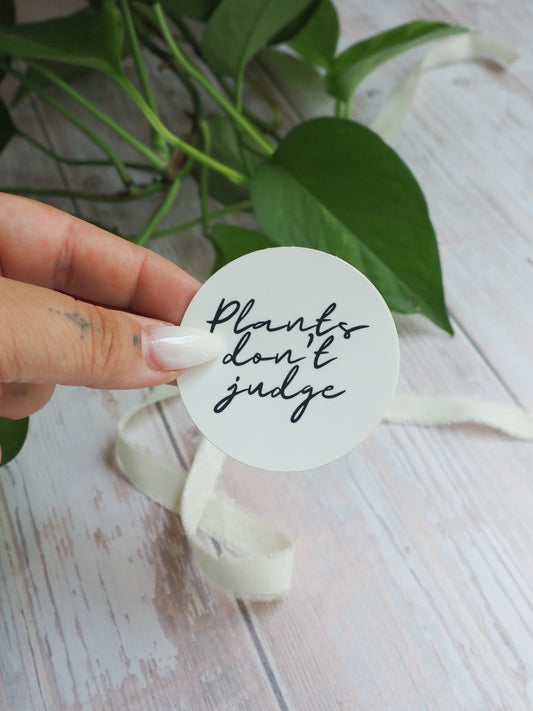 Sticker - Plants don't judge